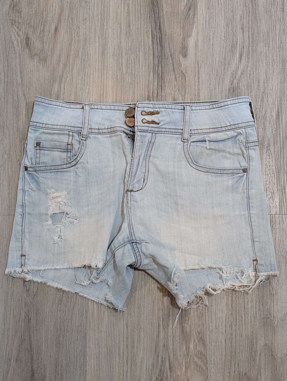 Dynamite Women’s Size 24 High‑Waist Distressed Denim Shorts Light Wash Casual